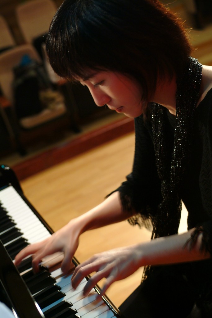 117_演出前在台上專心安靜練琴