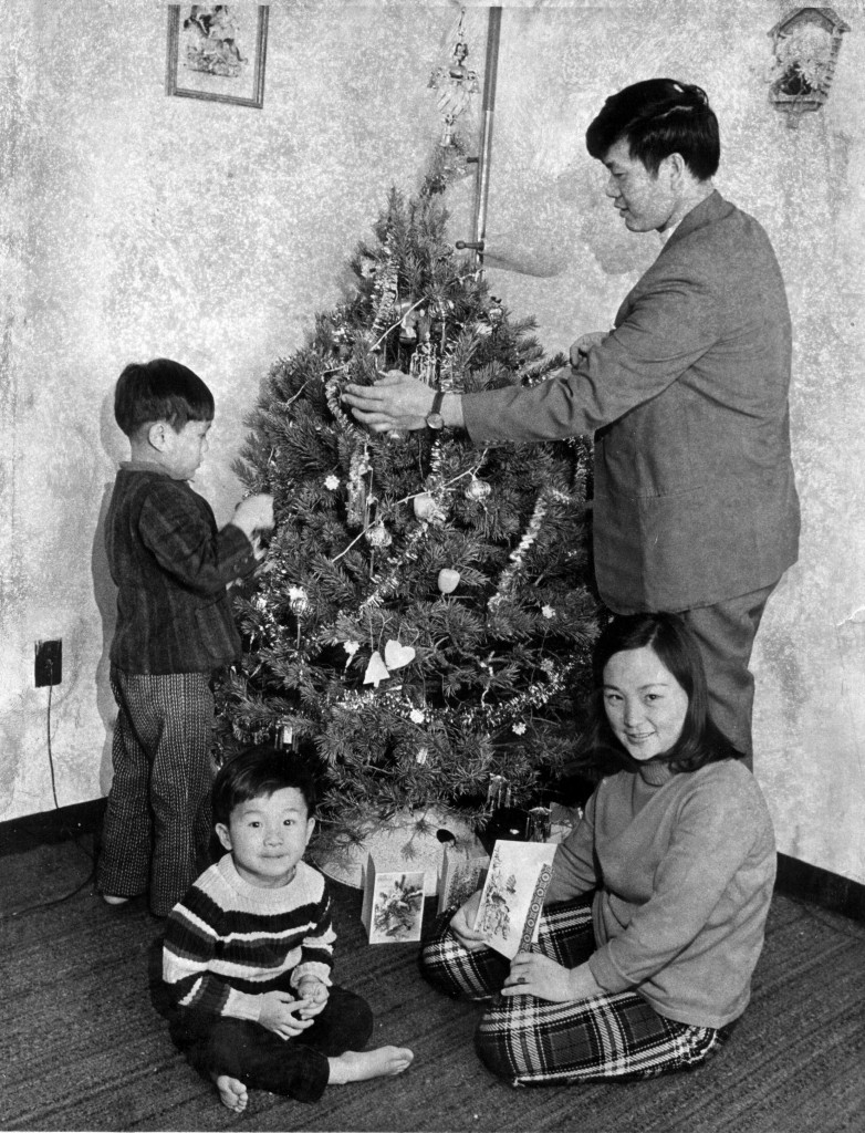 122 - 1971-12 - Xmas scene