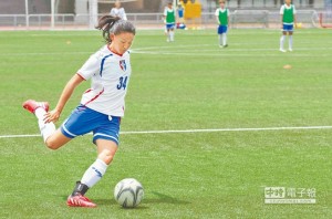 旅美台裔好手包欣玄返台參加光州世大運集訓，雖因時差與炎熱氣候影響，但她仍在練習時展現不凡技巧。