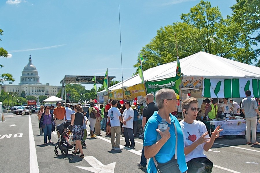 華府台美人傳統週 2011（後面是國會與舞台）