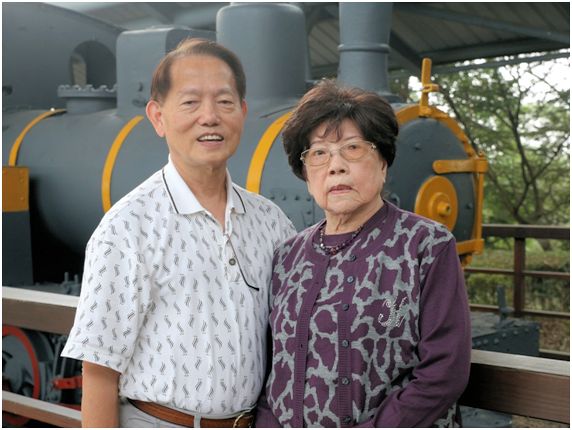 409_王克雄與母親王陳仙槎女士遊烏山頭水庫